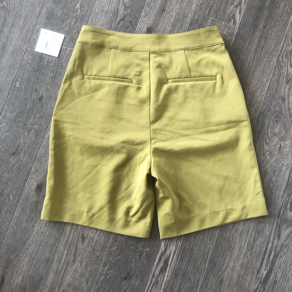 BNWT BB Dakota Olive-Toned High Rise Pleated Bermuda Shorts | Size S - Picture 6 of 6